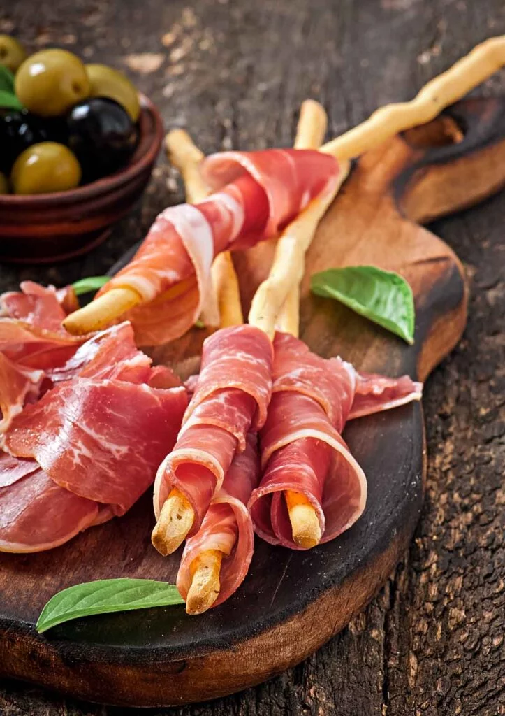 prosciutto wrapped breadsticks
